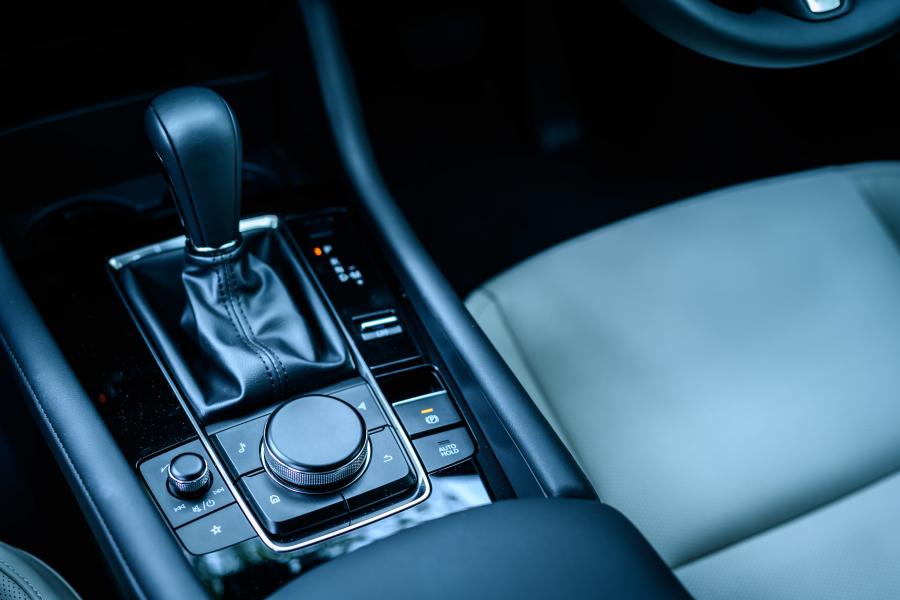 Детали интерьера Mazda3 Sedan (BP) 2019 года  (JP) (фото 14 из 17)